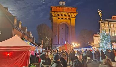 Image shows evening Christmas Farmers Market in situ.